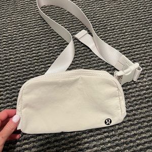 Lululemon everywhere belt bag
